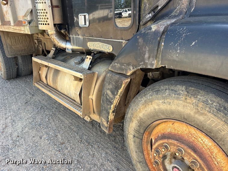 image for item ET0398 1996 Freightliner FDL112 dump truck