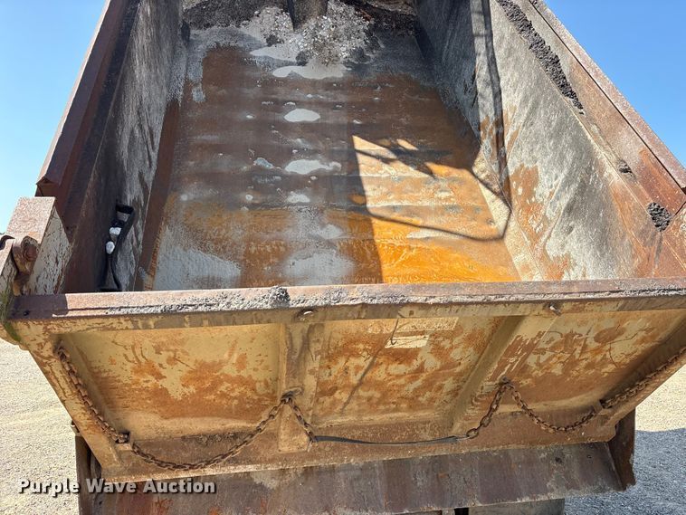 image for item ET0398 1996 Freightliner FDL112 dump truck