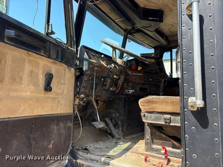 image for item ET0398 1996 Freightliner FDL112 dump truck