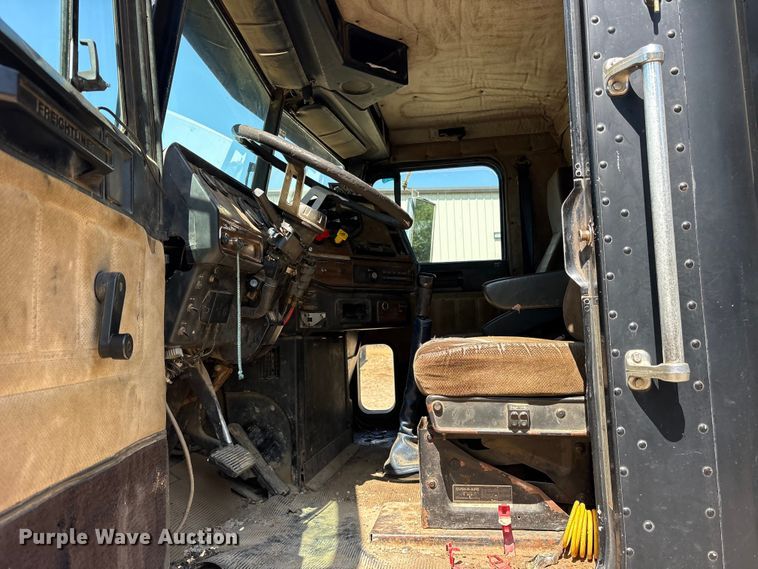 image for item ET0398 1996 Freightliner FDL112 dump truck