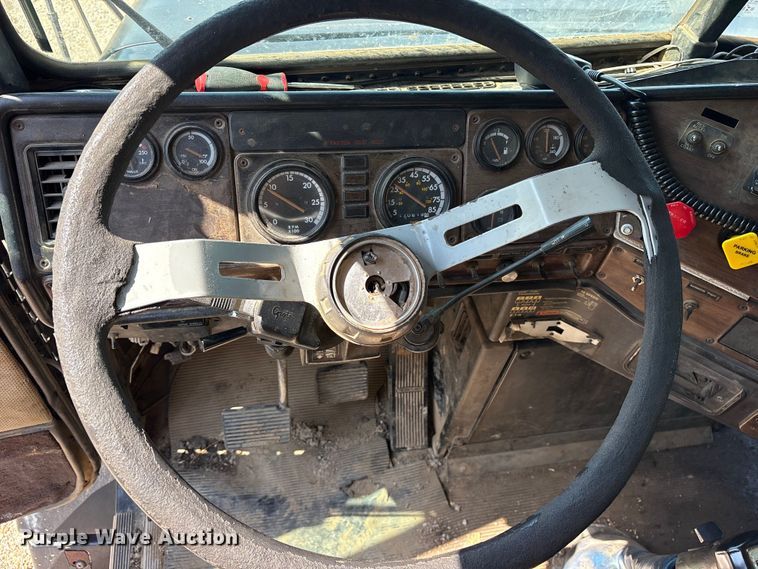 image for item ET0398 1996 Freightliner FDL112 dump truck