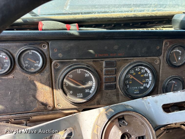 image for item ET0398 1996 Freightliner FDL112 dump truck