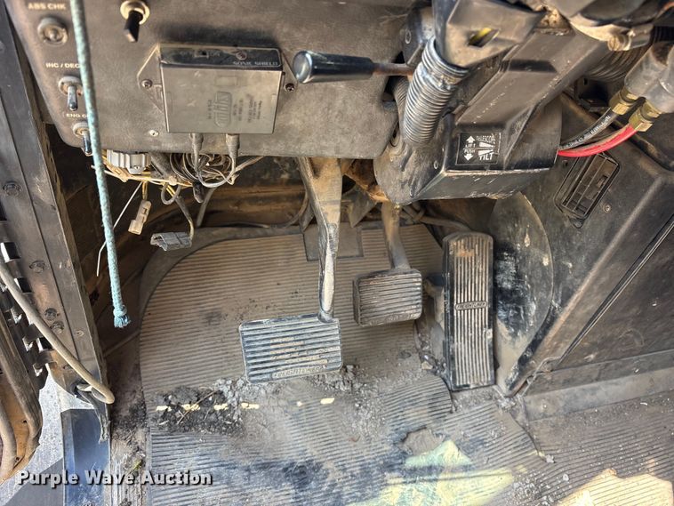image for item ET0398 1996 Freightliner FDL112 dump truck