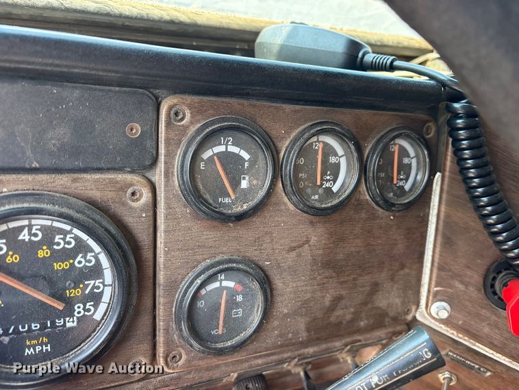 image for item ET0398 1996 Freightliner FDL112 dump truck