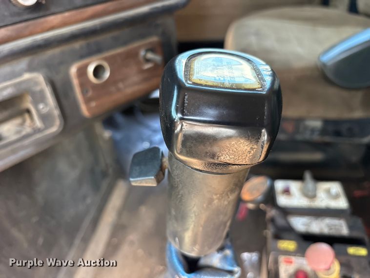 image for item ET0398 1996 Freightliner FDL112 dump truck