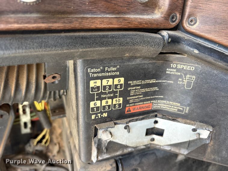 image for item ET0398 1996 Freightliner FDL112 dump truck