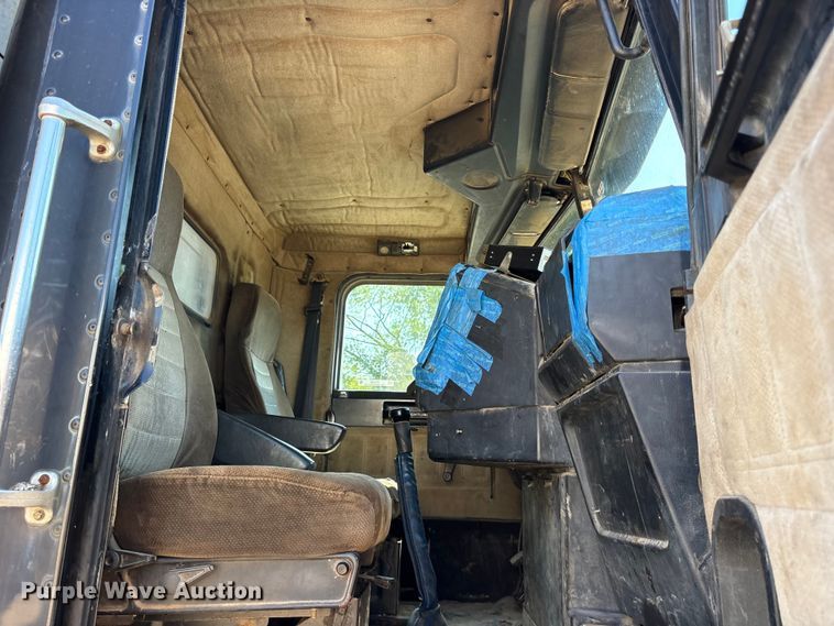 image for item ET0398 1996 Freightliner FDL112 dump truck