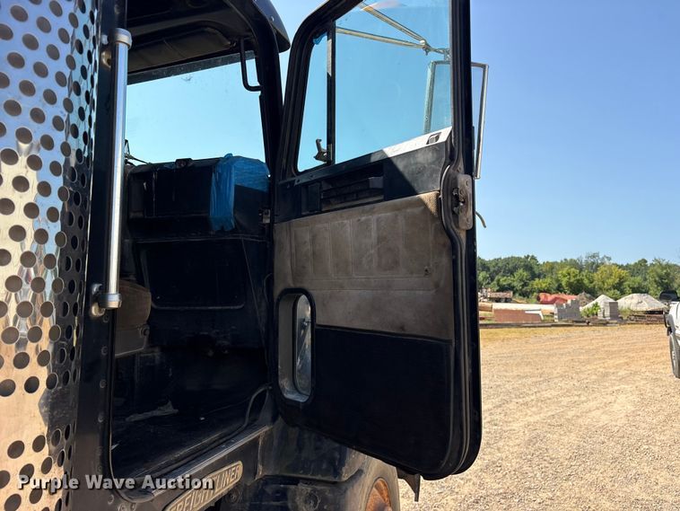 image for item ET0398 1996 Freightliner FDL112 dump truck