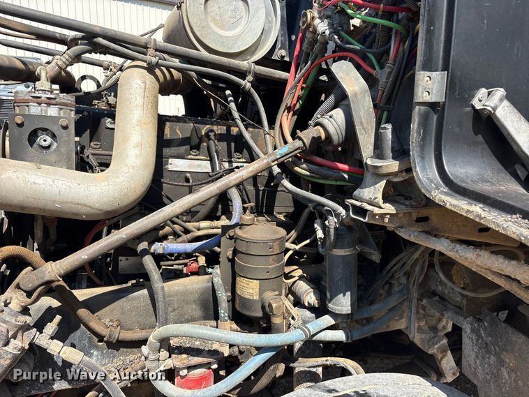 image for item ET0398 1996 Freightliner FDL112 dump truck