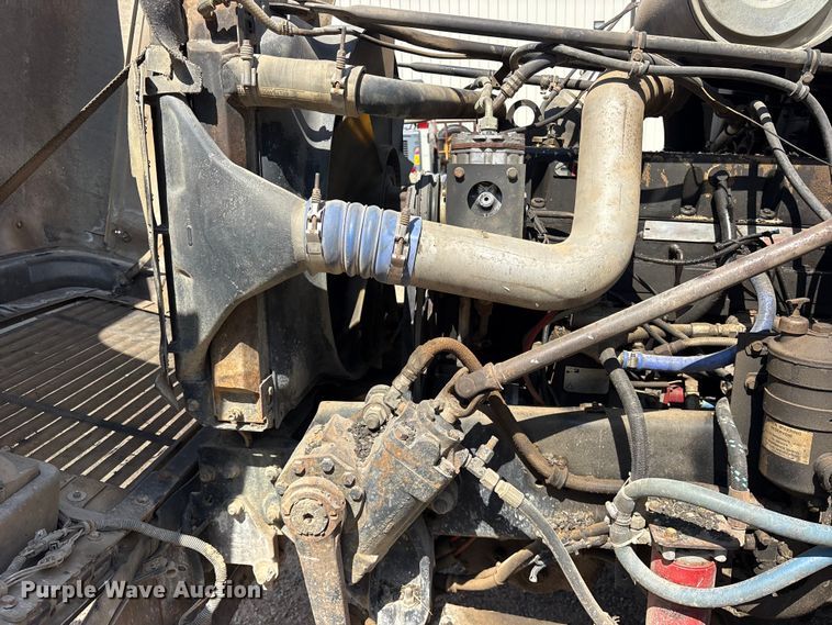 image for item ET0398 1996 Freightliner FDL112 dump truck