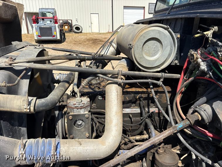 image for item ET0398 1996 Freightliner FDL112 dump truck