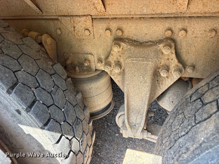 image for item ET0398 1996 Freightliner FDL112 dump truck