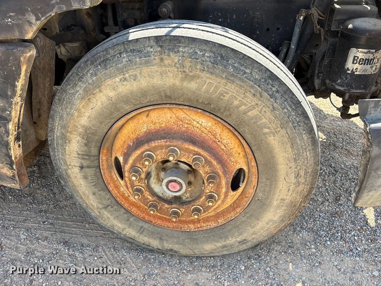 image for item ET0398 1996 Freightliner FDL112 dump truck