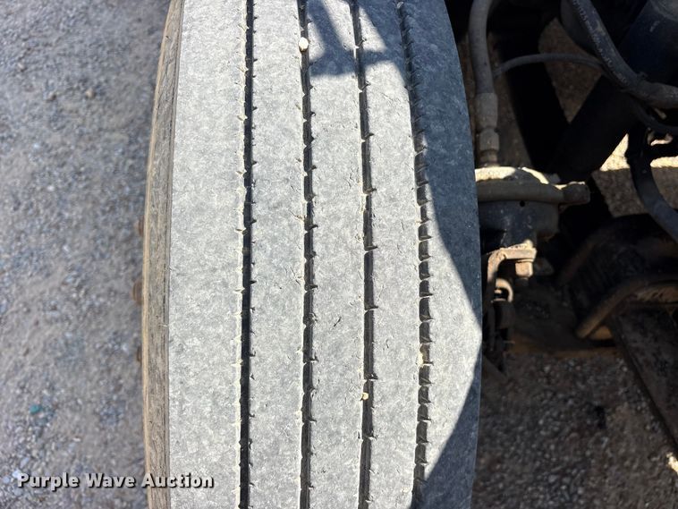 image for item ET0398 1996 Freightliner FDL112 dump truck