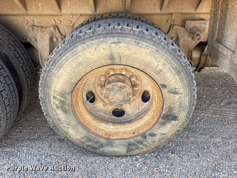 image for item ET0398 1996 Freightliner FDL112 dump truck