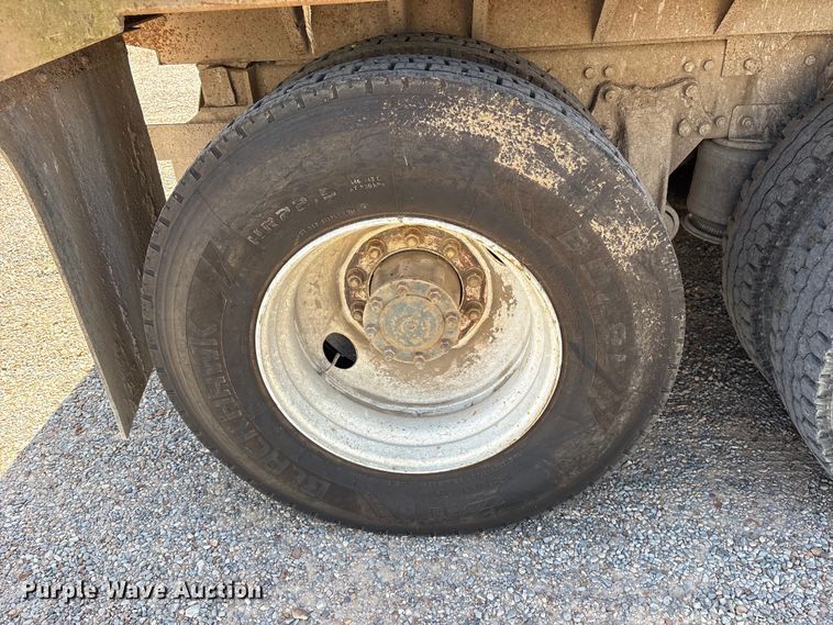 image for item ET0398 1996 Freightliner FDL112 dump truck