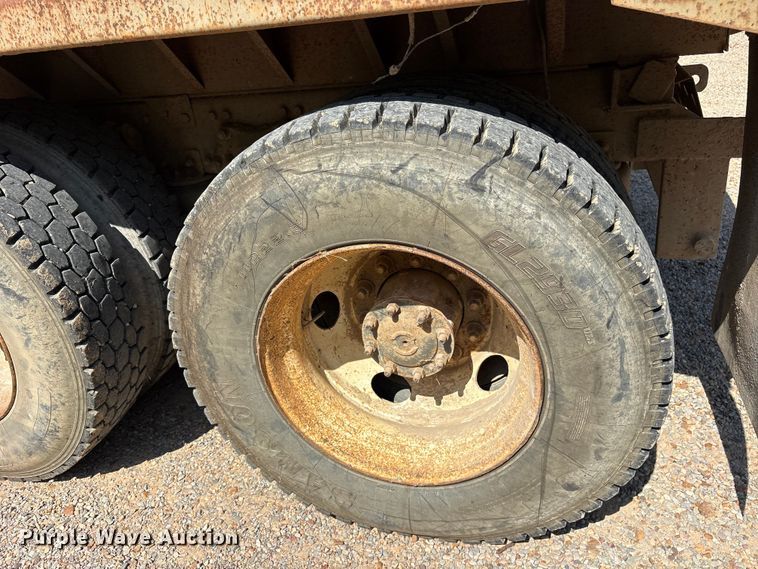 image for item ET0398 1996 Freightliner FDL112 dump truck