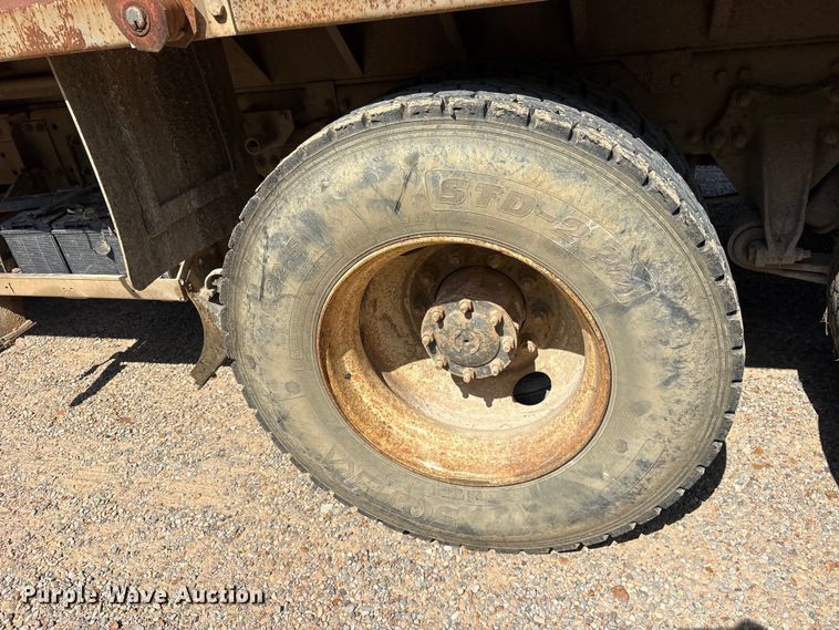 image for item ET0398 1996 Freightliner FDL112 dump truck