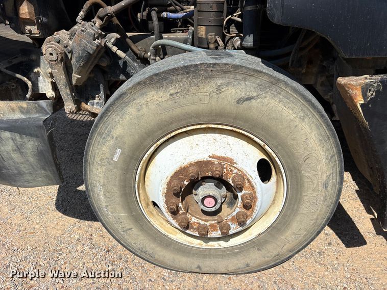 image for item ET0398 1996 Freightliner FDL112 dump truck