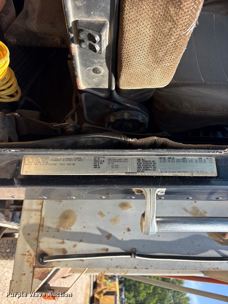image for item ET0398 1996 Freightliner FDL112 dump truck