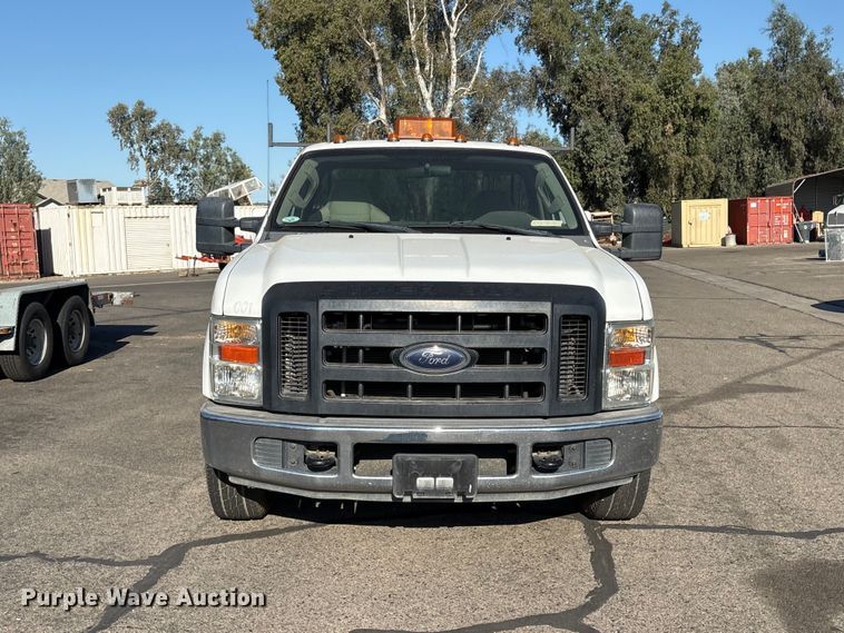 image for item ET0569 2008 Ford F350 Super Duty utility bed pickup truck