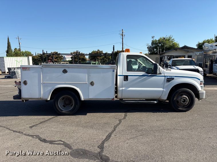 image for item ET0569 2008 Ford F350 Super Duty utility bed pickup truck