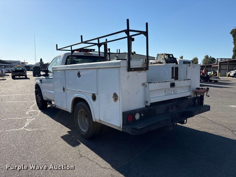 image for item ET0569 2008 Ford F350 Super Duty utility bed pickup truck