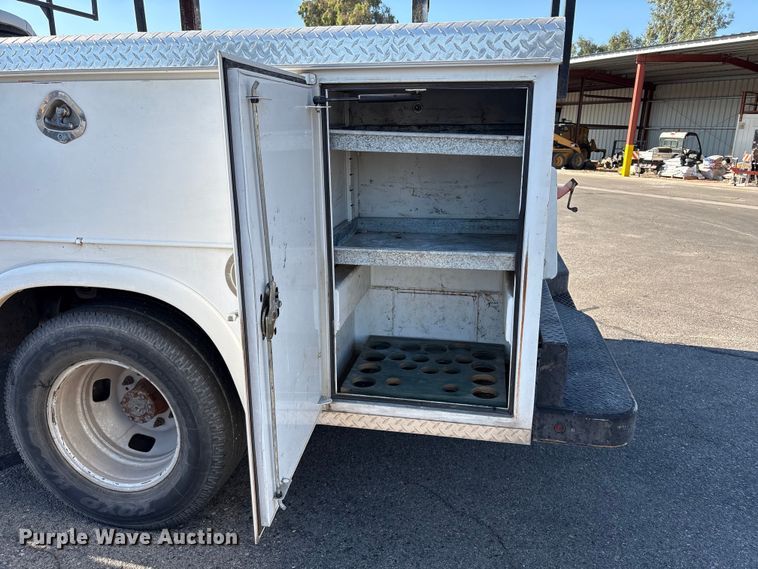 image for item ET0569 2008 Ford F350 Super Duty utility bed pickup truck