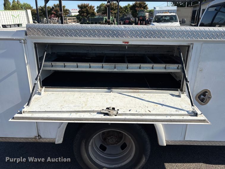 image for item ET0569 2008 Ford F350 Super Duty utility bed pickup truck