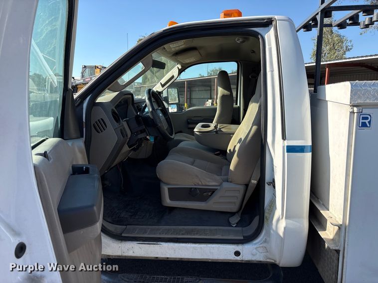 image for item ET0569 2008 Ford F350 Super Duty utility bed pickup truck