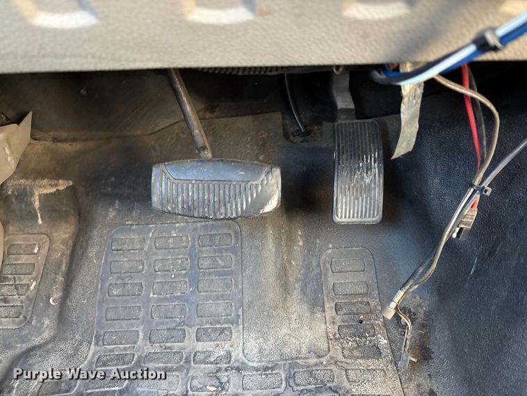 image for item ET0569 2008 Ford F350 Super Duty utility bed pickup truck