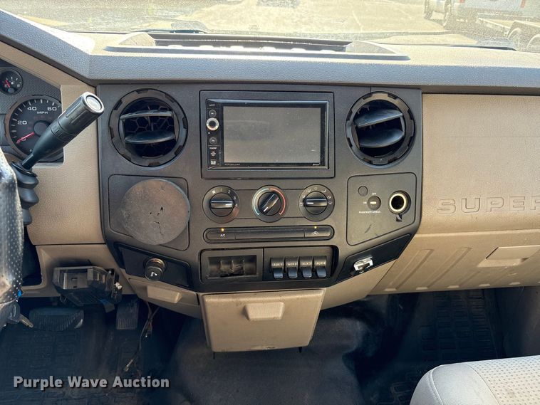 image for item ET0569 2008 Ford F350 Super Duty utility bed pickup truck