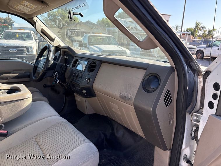 image for item ET0569 2008 Ford F350 Super Duty utility bed pickup truck