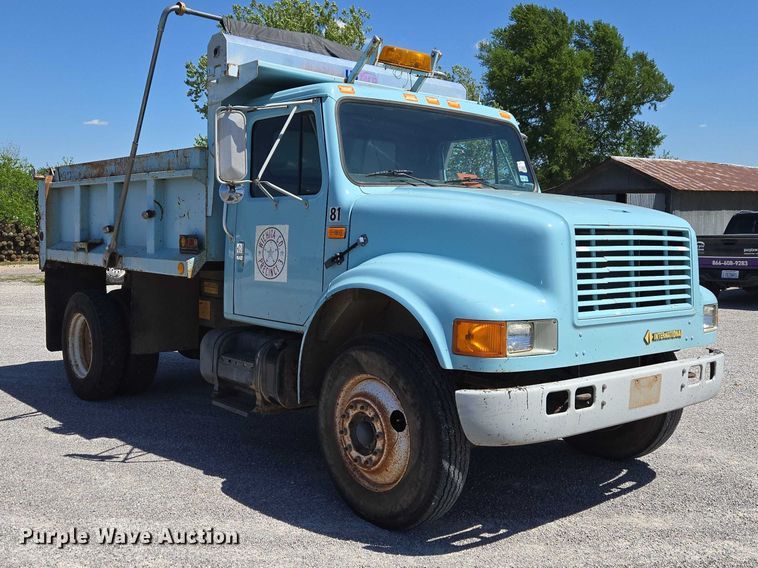 image for item ET5169 1993 International 4600 dump truck