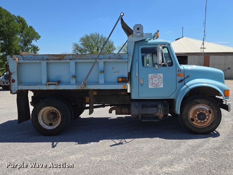 image for item ET5169 1993 International 4600 dump truck