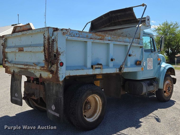 image for item ET5169 1993 International 4600 dump truck