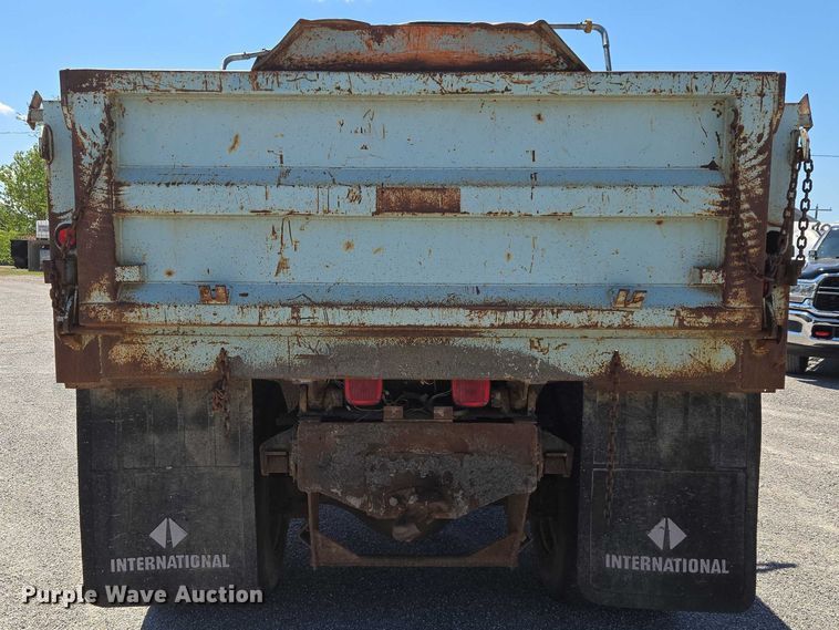 image for item ET5169 1993 International 4600 dump truck