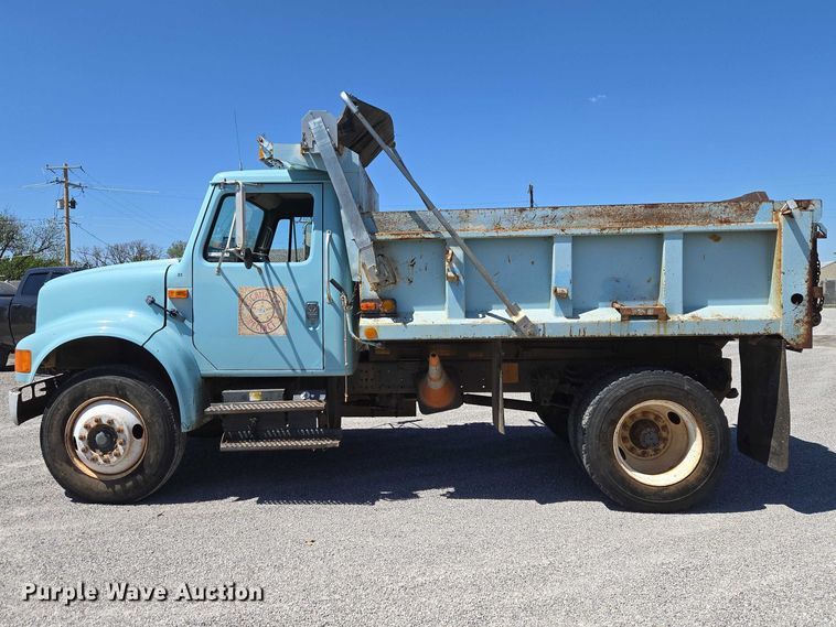 image for item ET5169 1993 International 4600 dump truck