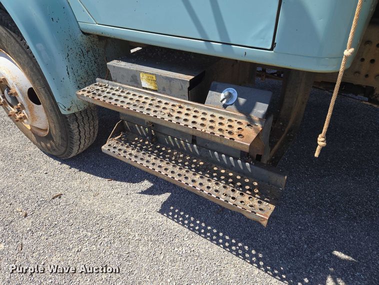 image for item ET5169 1993 International 4600 dump truck