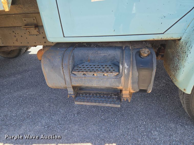 image for item ET5169 1993 International 4600 dump truck