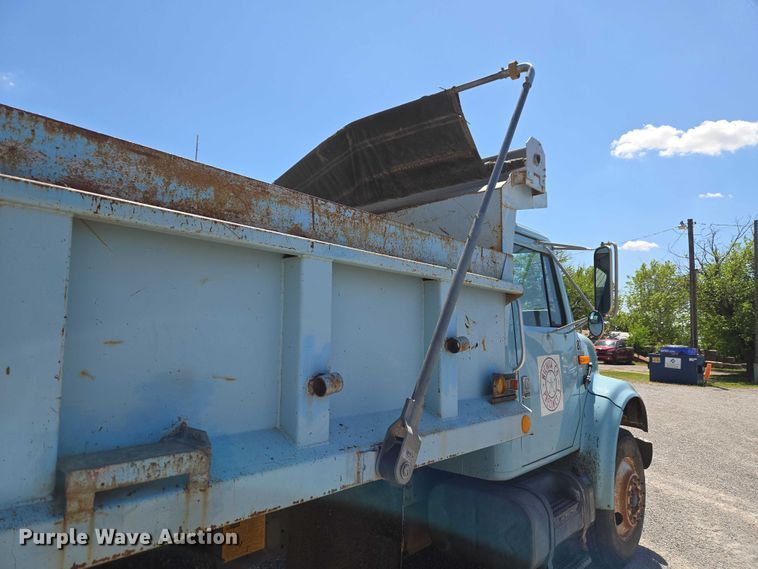 image for item ET5169 1993 International 4600 dump truck