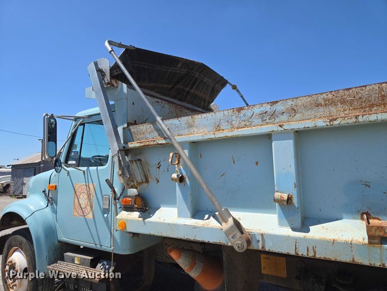 image for item ET5169 1993 International 4600 dump truck