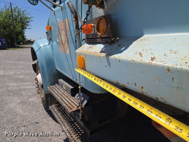 image for item ET5169 1993 International 4600 dump truck