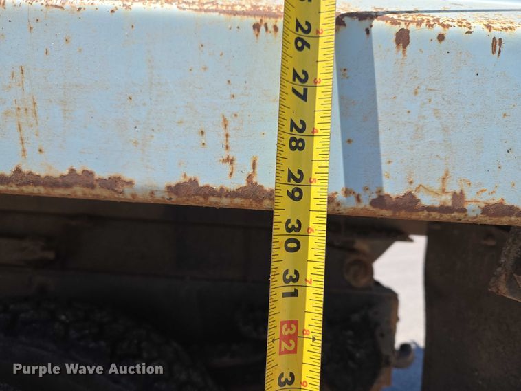 image for item ET5169 1993 International 4600 dump truck