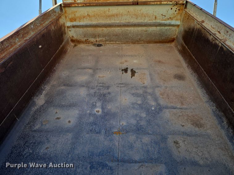 image for item ET5169 1993 International 4600 dump truck