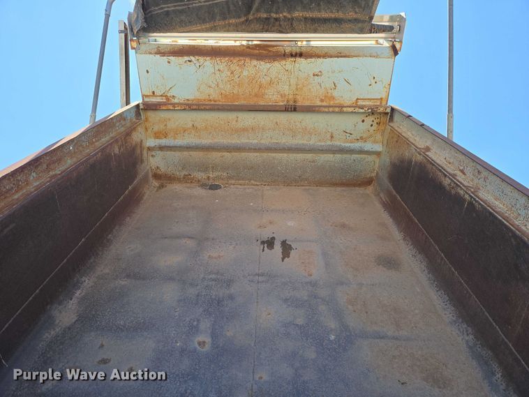 image for item ET5169 1993 International 4600 dump truck