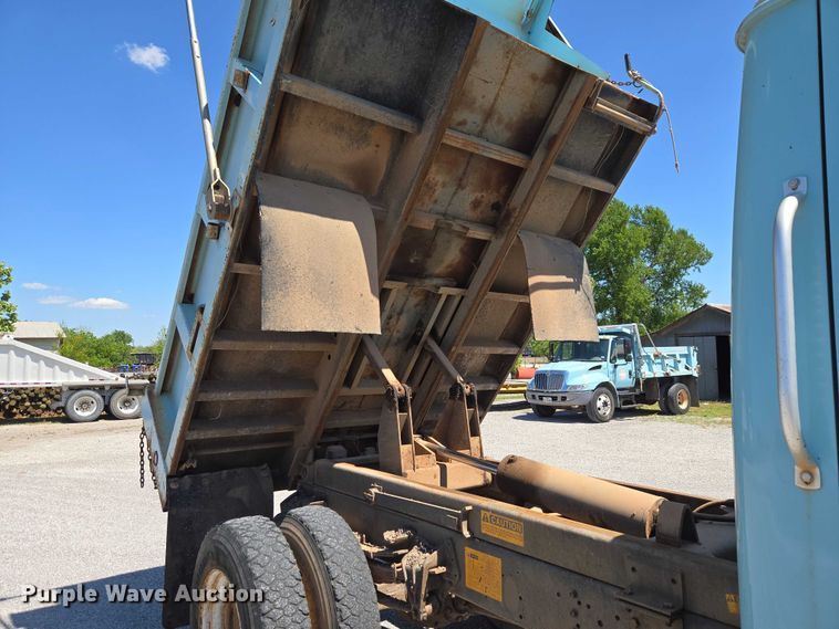 image for item ET5169 1993 International 4600 dump truck