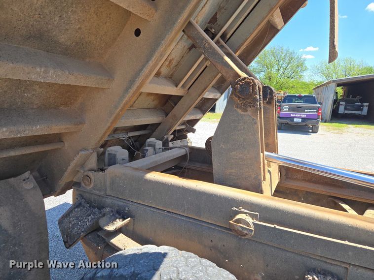 image for item ET5169 1993 International 4600 dump truck