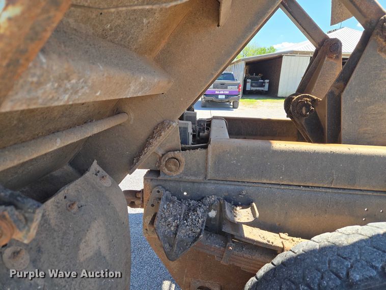image for item ET5169 1993 International 4600 dump truck