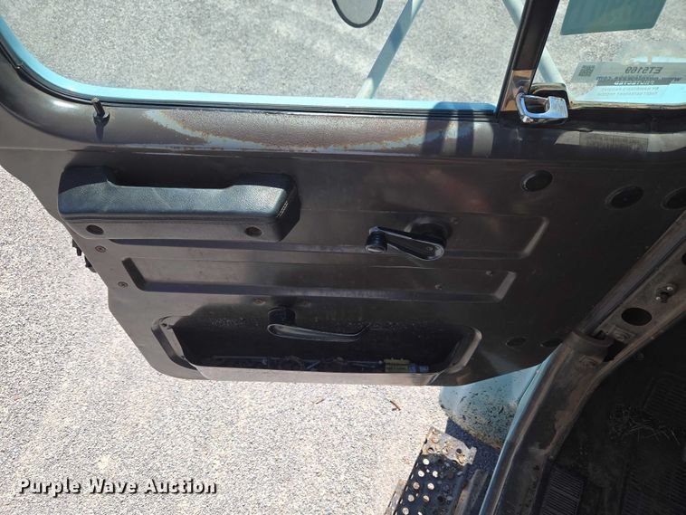 image for item ET5169 1993 International 4600 dump truck